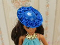 Niebieski kapelusz z różyczkami